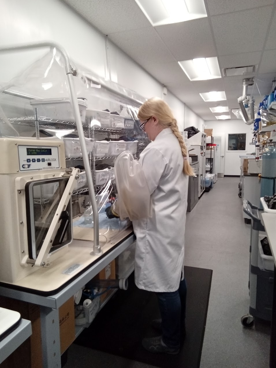 20230830 Ioanna Woman working in a laboratory