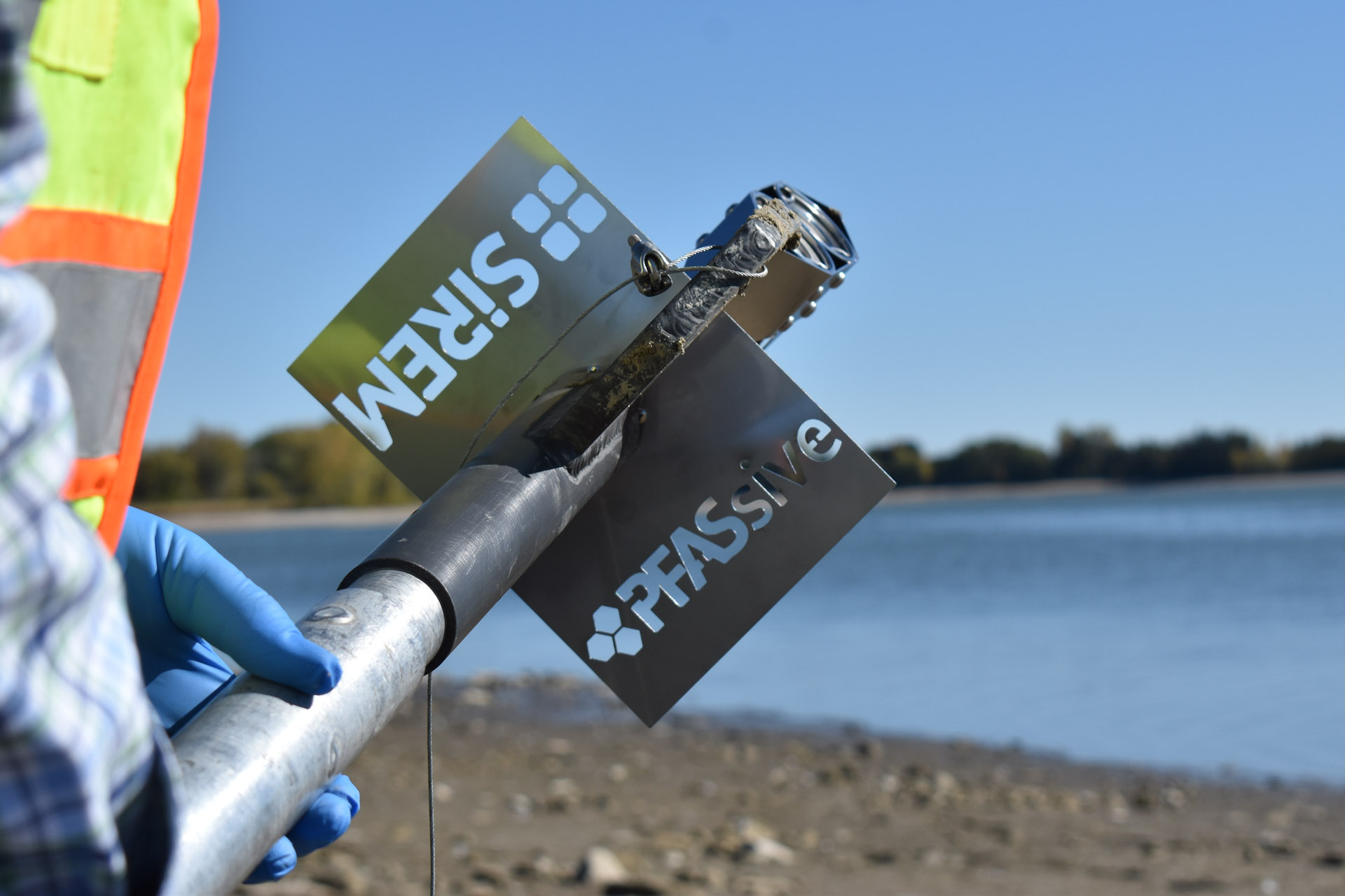 Push pole with stainless steel PFASsive